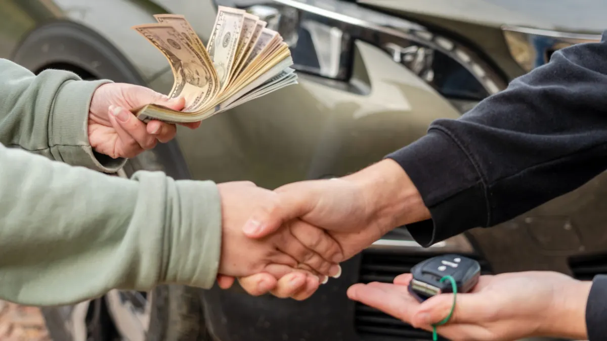 Boomers Mỹ nên ngừng trả tiền mặt mua xe, vì chi phí mất hàng nghìn USD