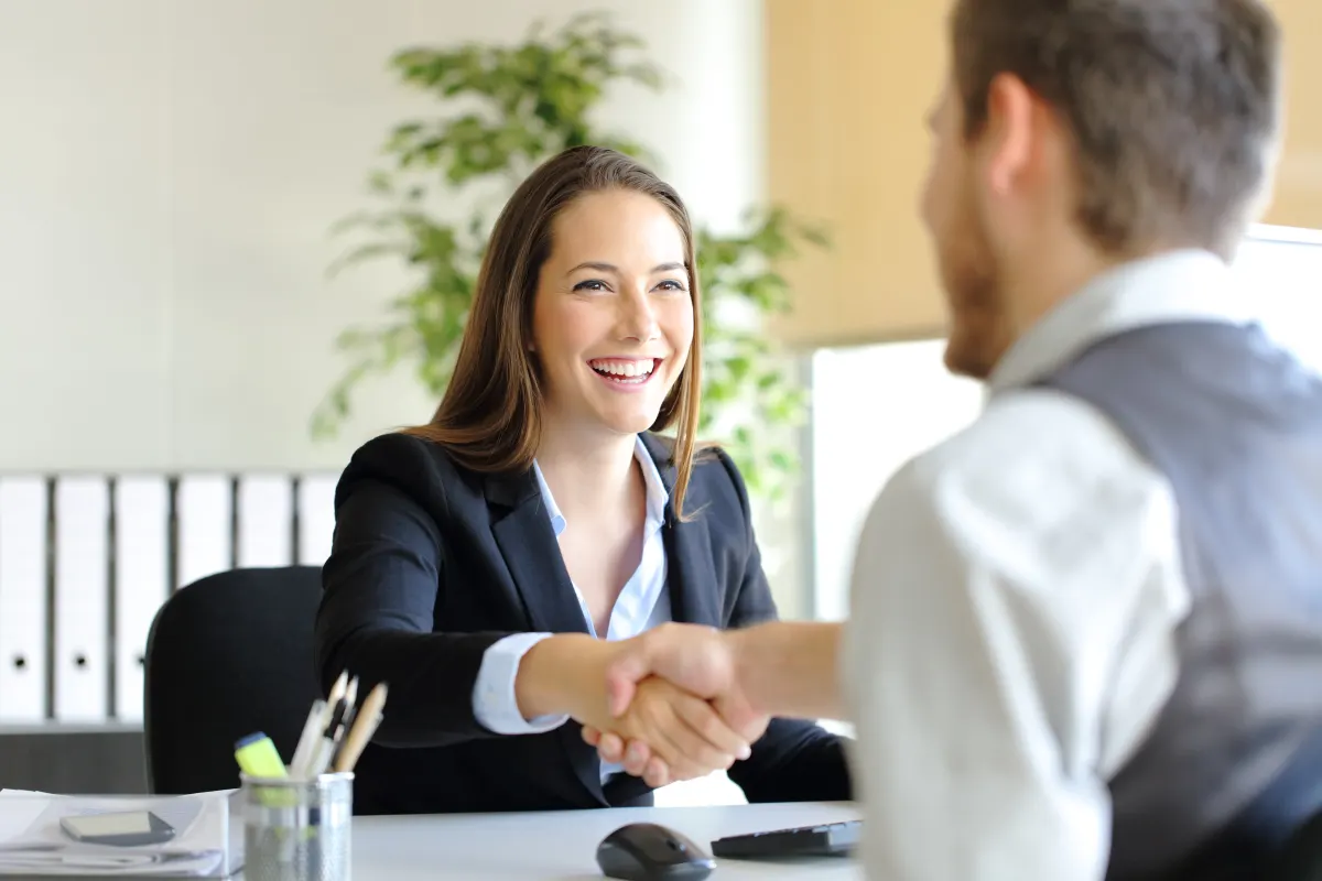 Lương tăng cho người chuyển việc dù thị trường tuyển dụng chậm