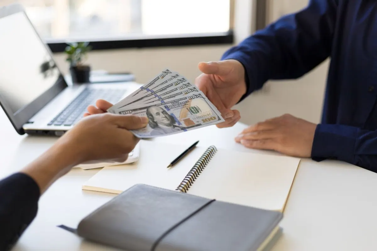 Đầu tư 450 USD/tháng nhận 30.000 USD cổ tức mỗi năm