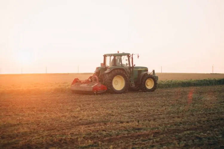 Có nên mua cổ phiếu Deere & Company (DE) lúc này?