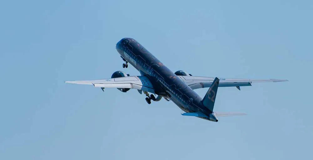 Embraer tăng lợi nhuận, đơn đặt hàng, vượt Boeing, Airbus