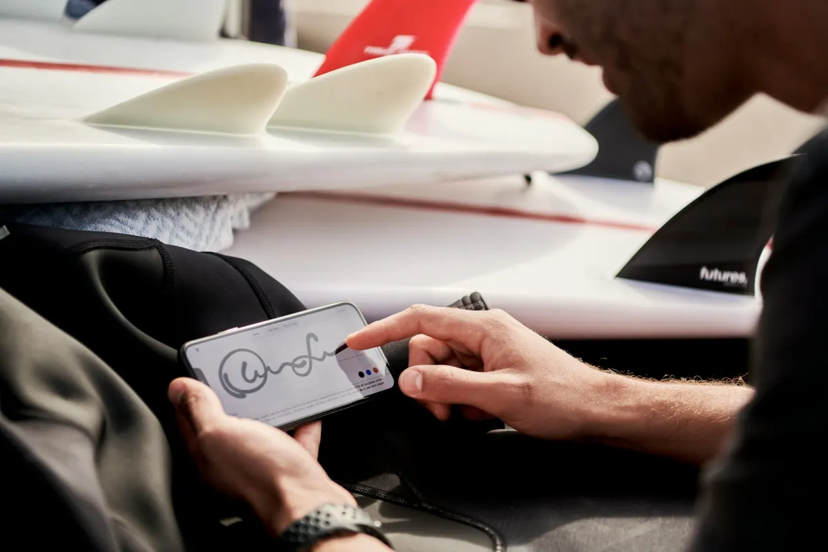 DocuSign Mở AI cho Mọi Đại Lý: Tác Động Tới Salesforce