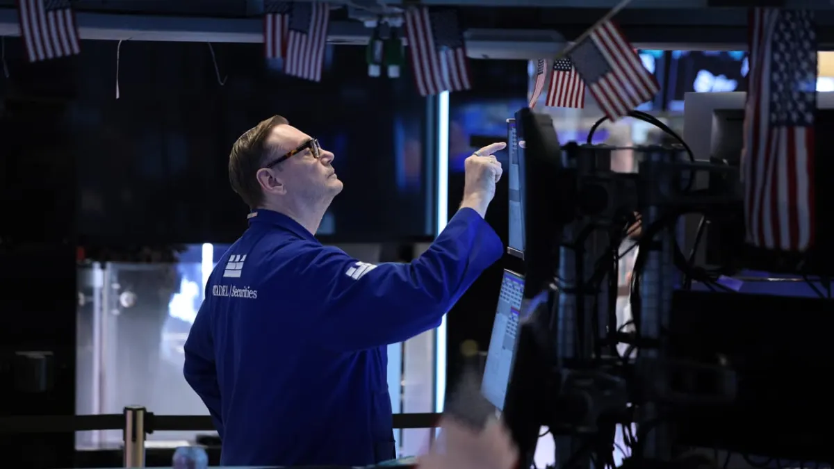 Dow Jones tăng 659 điểm nhờ Coca-Cola và Sherwin-Williams