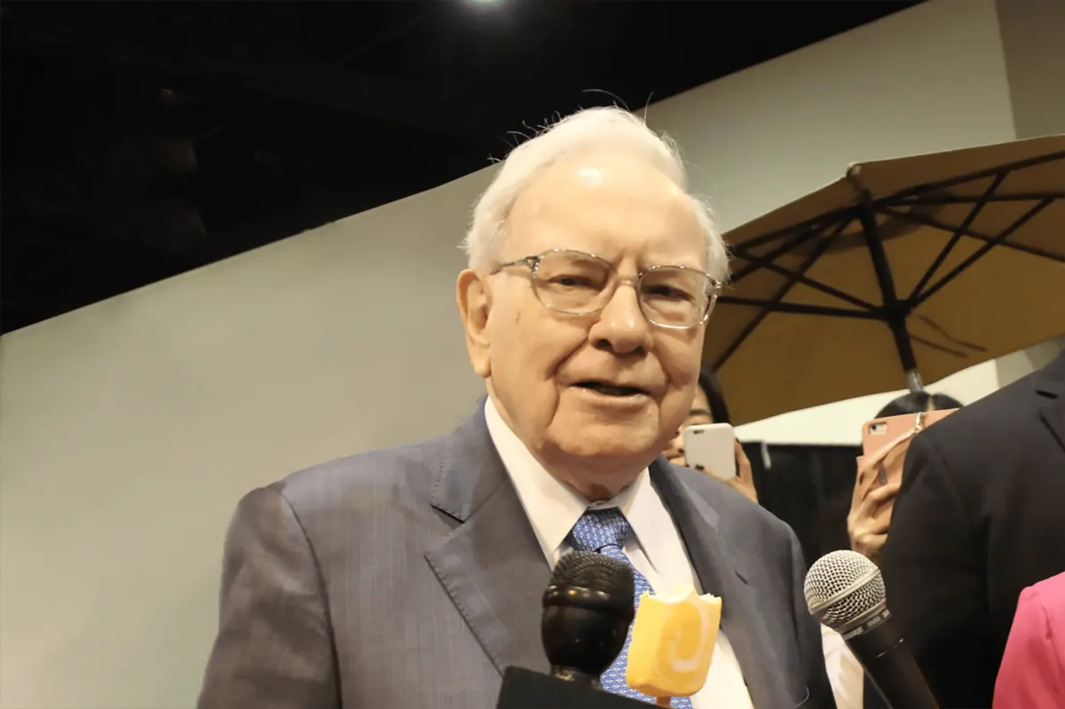 Warren Buffett mua 8 cổ phiếu: Đâu là mã tốt nhất?