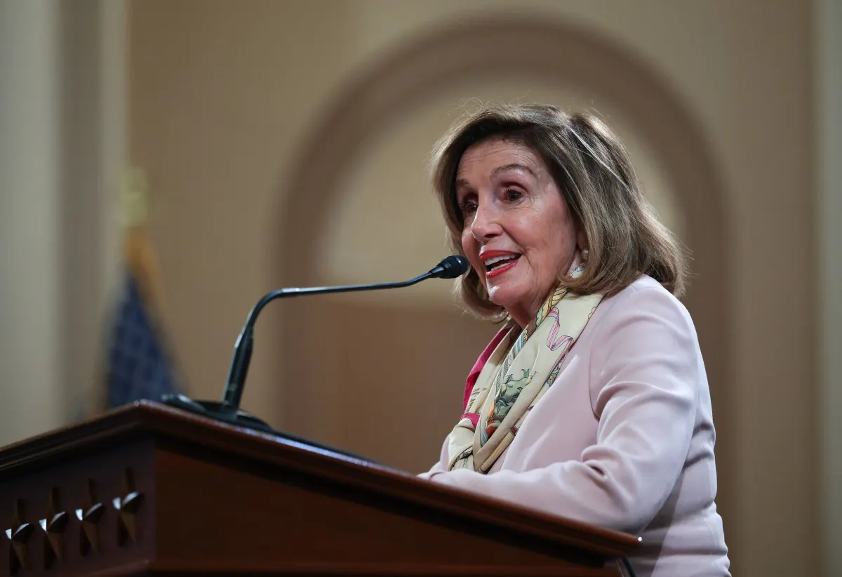 Pelosi phản đối lệnh cấm giao dịch cổ phiếu Hạ viện