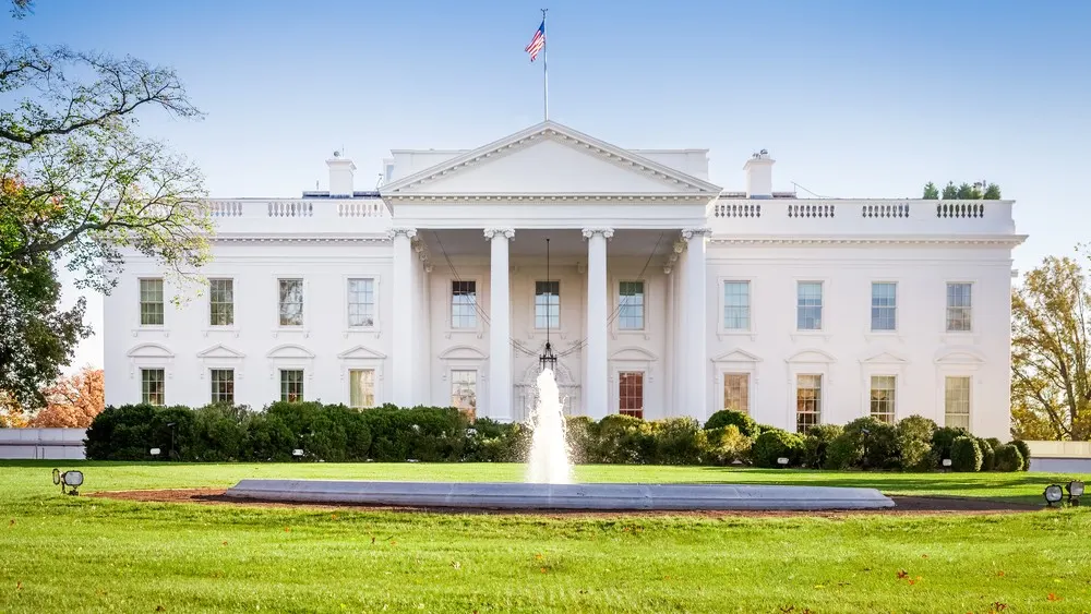 Trump chỉ trích Exxon, Chevron, Shell và BP vì giá xăng cao