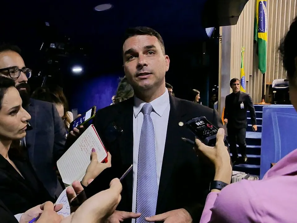 Flávio Bolsonaro trốn sang Mỹ: Rủi ro địa chính trị Brazil
