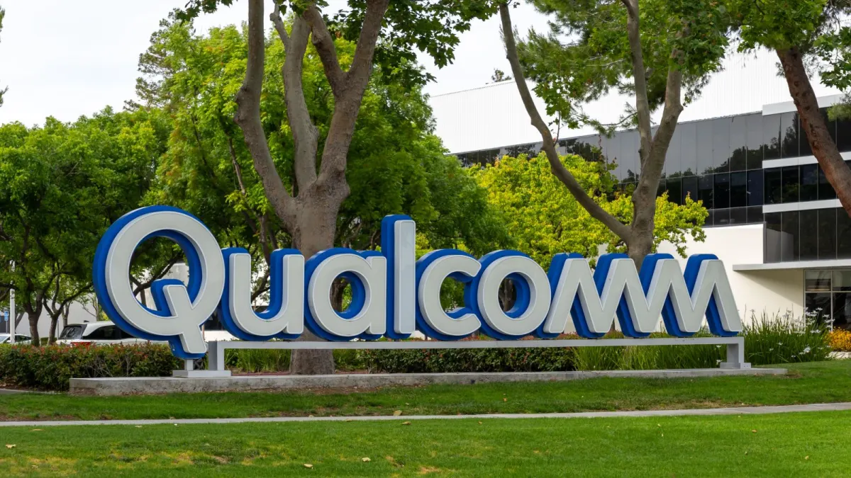 Cổ phiếu Qualcomm: Hiệu suất so với các cổ phiếu bán dẫn