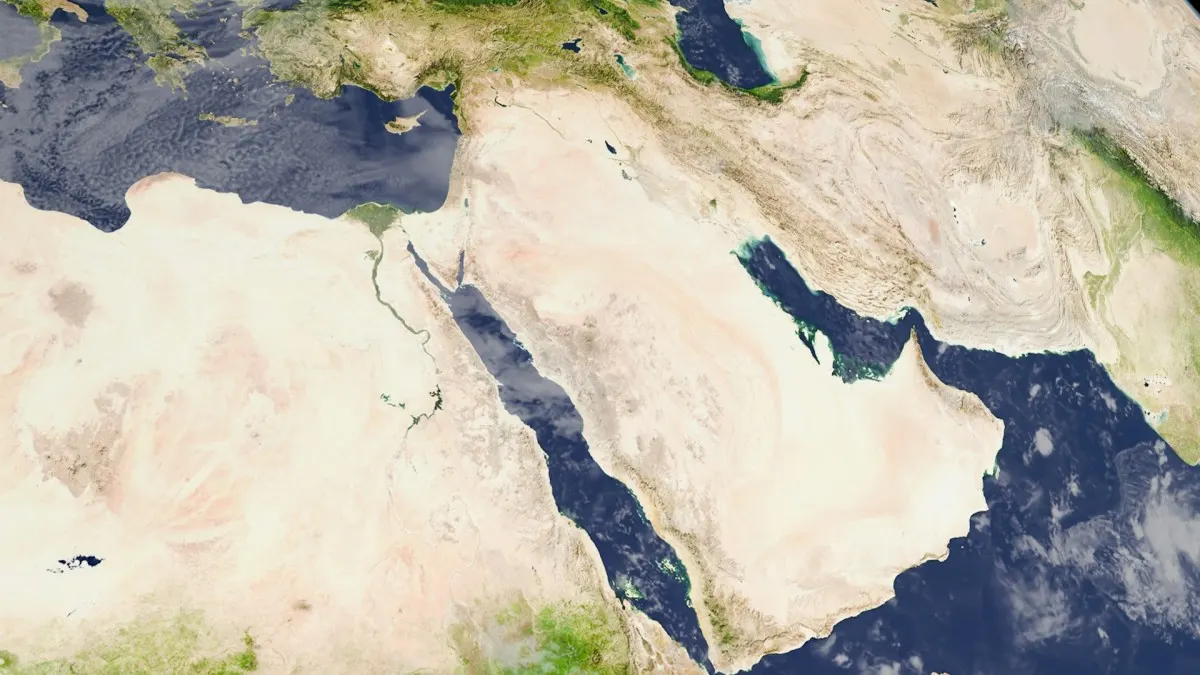 Houthi bắn tên lửa vào tàu dầu Saudi: Rủi ro nguồn cung