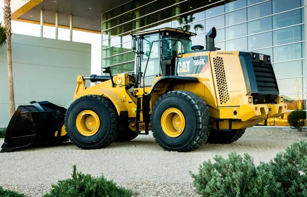Michael Burry bán khống Caterpillar: Đừng vội bắt chước
