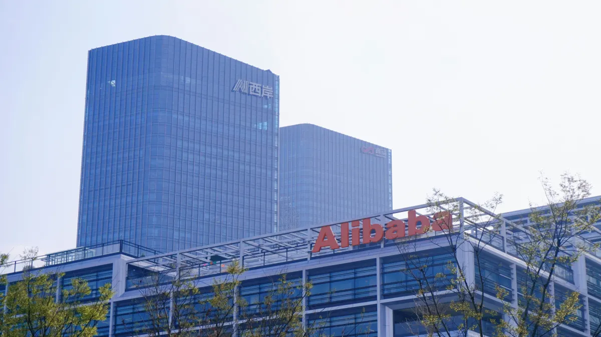 Alibaba vs Amazon: Chi tiêu AI có sinh lợi nhanh?