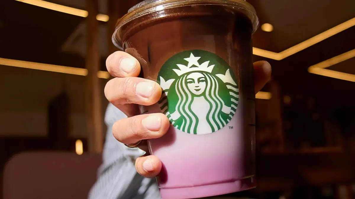 Starbucks bắt tay TikTok: Xu hướng tiếp thị mới từ nhân viên