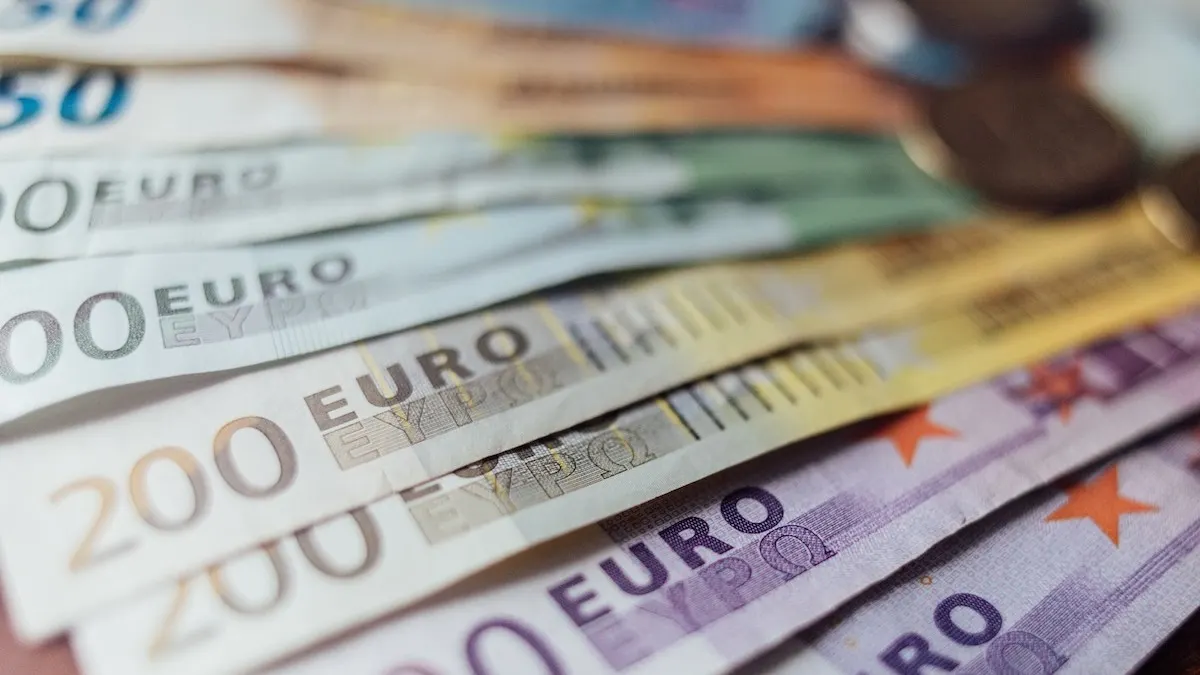 Euro chạm đáy 1 năm: Cơ hội nào cho nhà đầu tư?