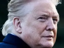Trump miễn thuế 2 năm cho thuốc generic, sau đó tăng mạnh