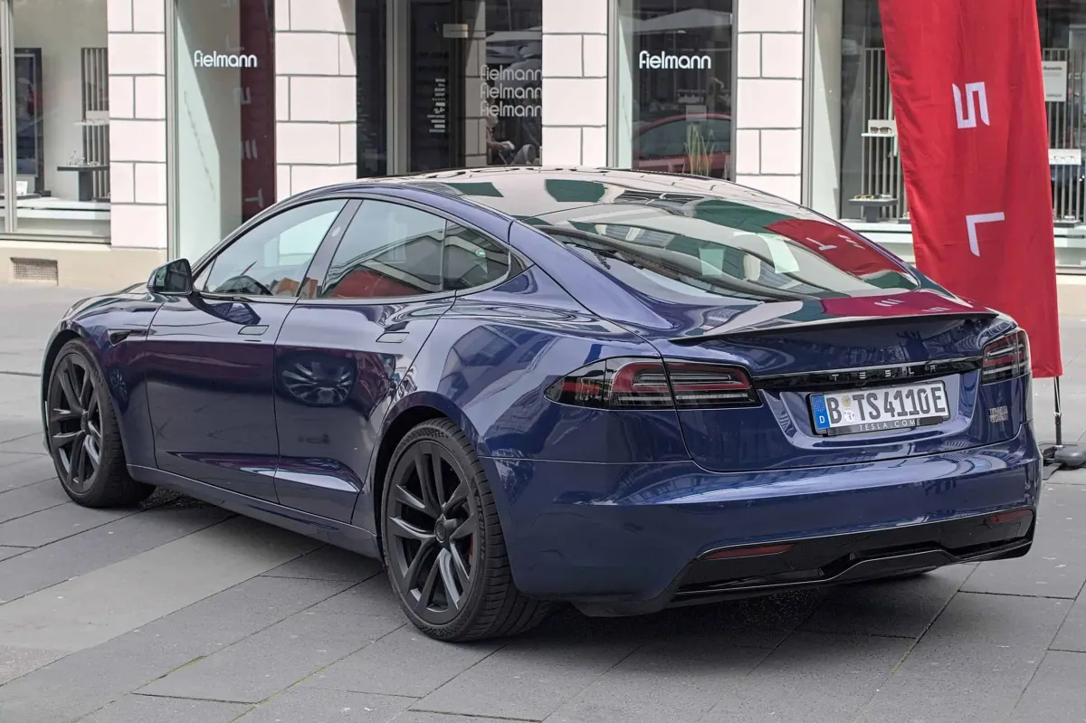 ETF quốc phòng tăng trưởng hai chữ số không cần Tesla