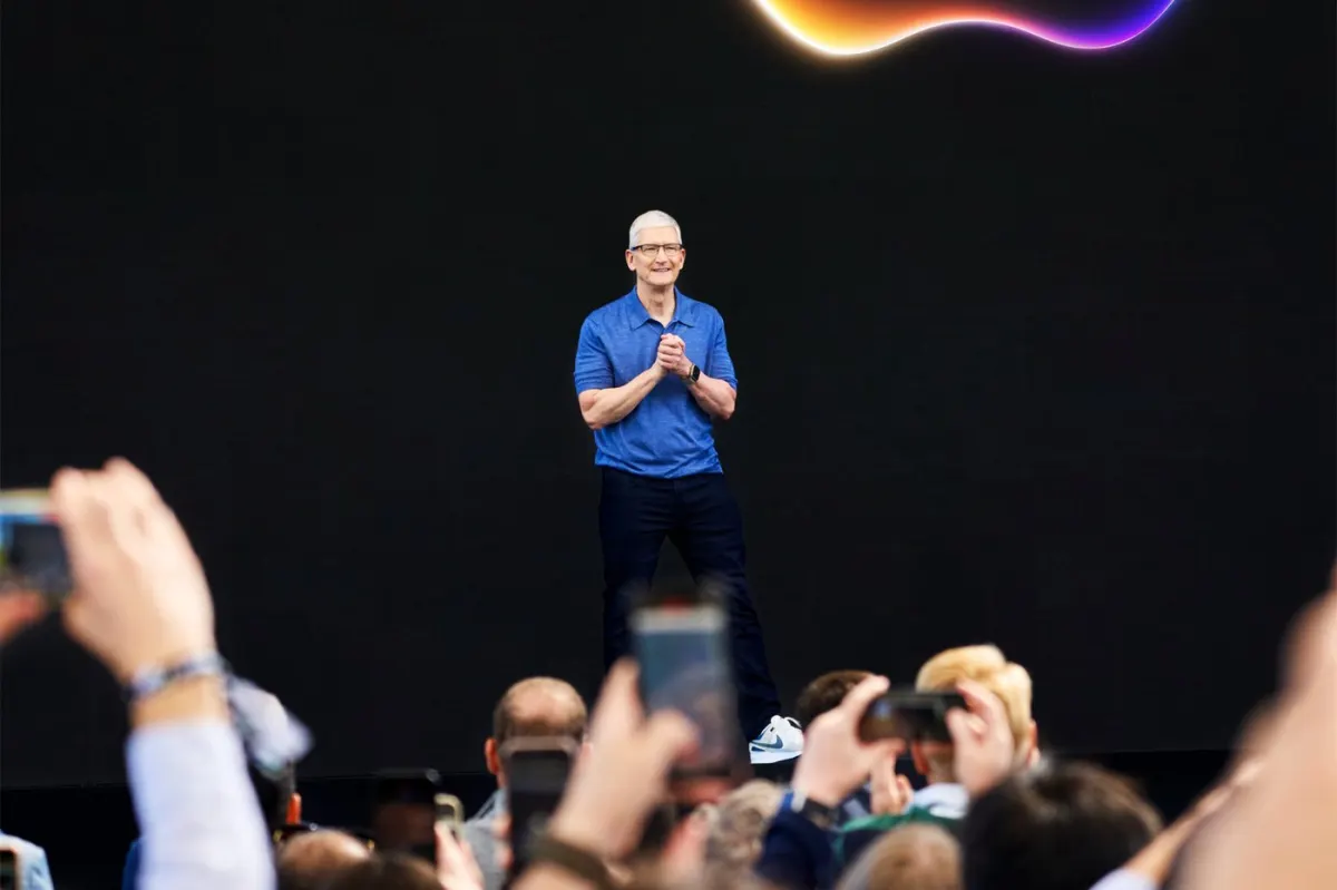 Apple mua lại hơn 880 tỷ USD cổ phiếu dưới Tim Cook