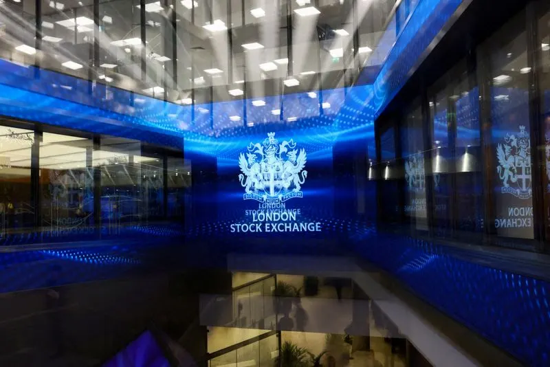 Wall Street tăng, dầu giảm khi nhà đầu tư đặt cược vào AI
