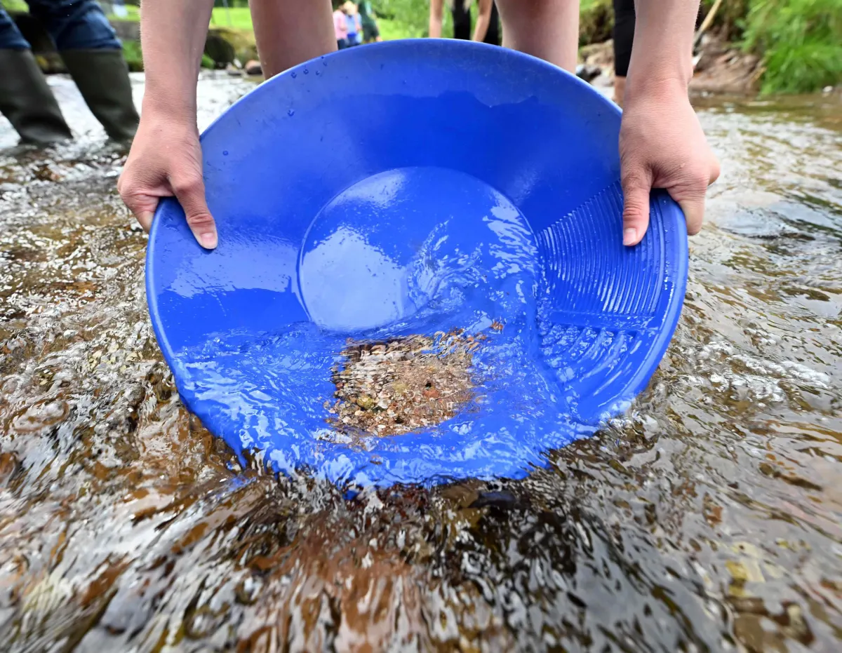 Vì sao giá vàng đi ngang dù địa chính trị căng thẳng?