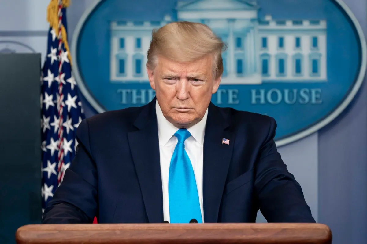 Waller bác bỏ yêu cầu giảm lãi suất Trump, ảnh hưởng thị trường