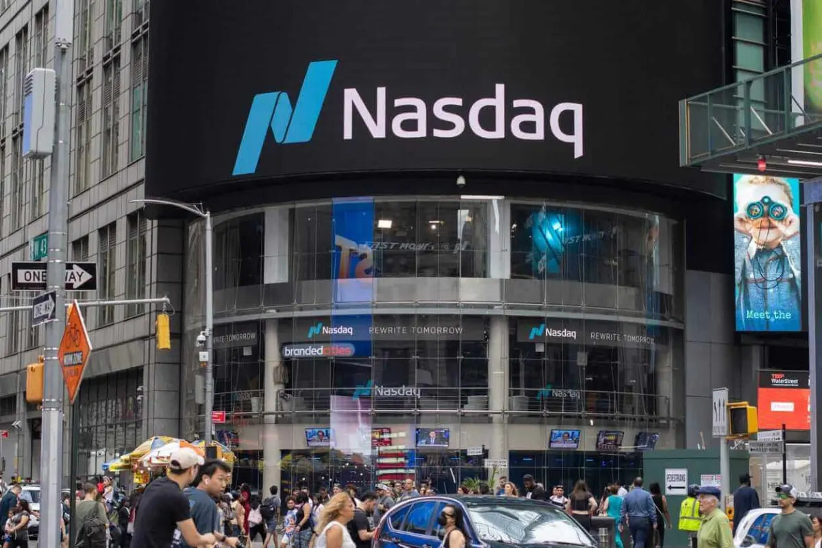 Wall Street Analyst có ưa Nasdaq?