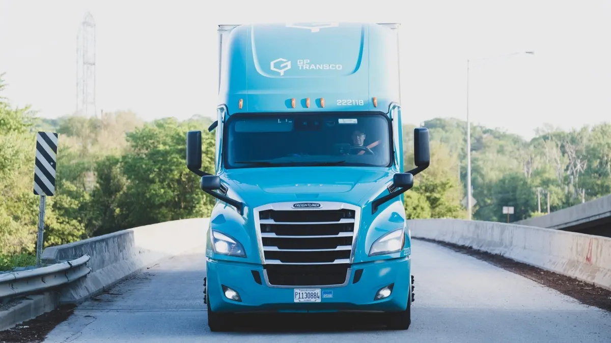 Mỹ tăng lương tài xế xe tải: Tín hiệu phục hồi logistics
