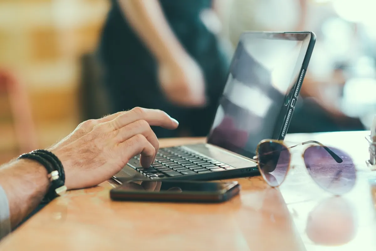 Cổ phiếu AI vô danh tăng 80% được giới tỷ phú săn đón