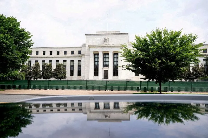 Cổ phiếu công nghệ lao dốc, USD tăng mạnh vì lo ngại Fed