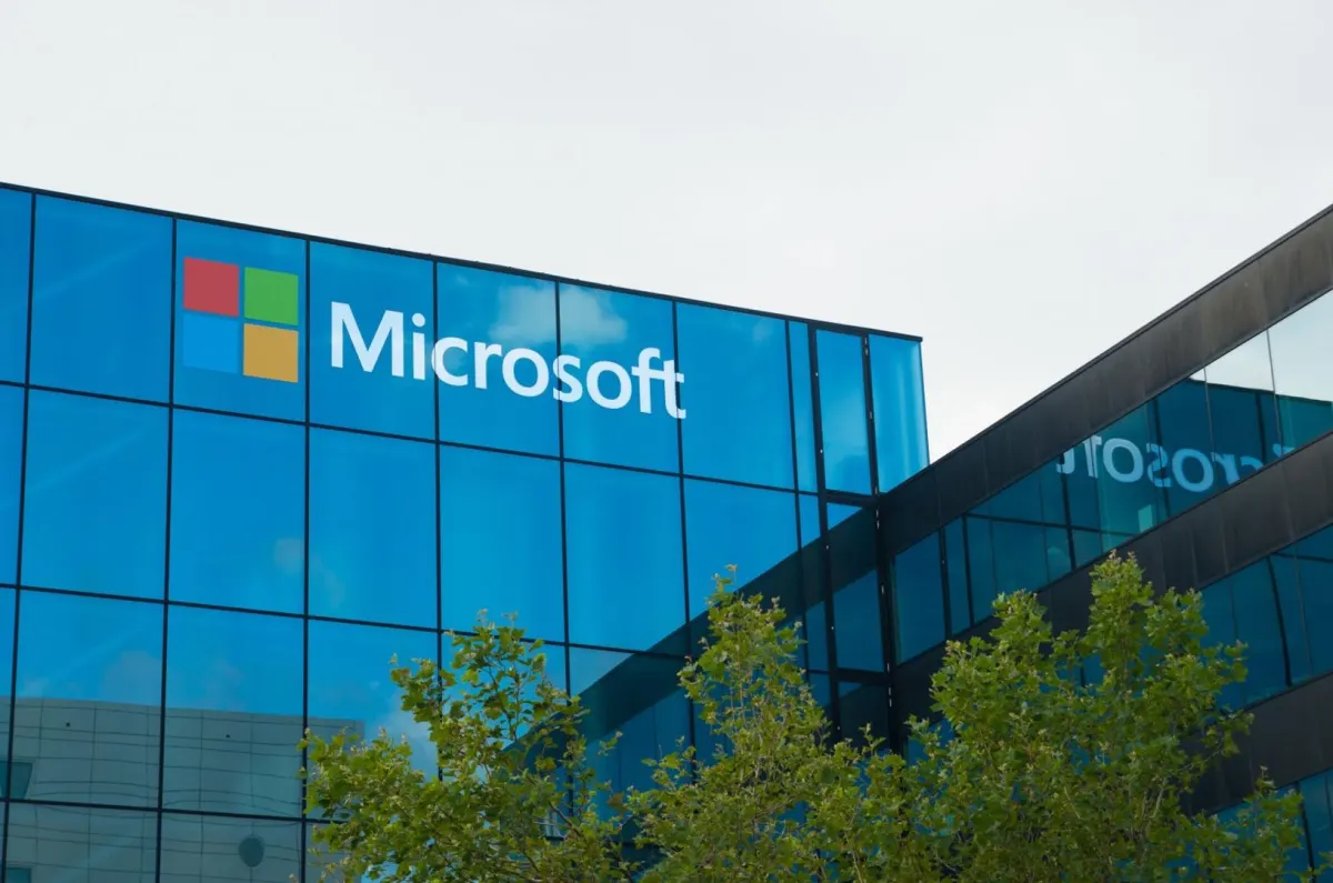 Bitcoin gần 64.000 USD, AI Microsoft đẩy cổ phiếu lên