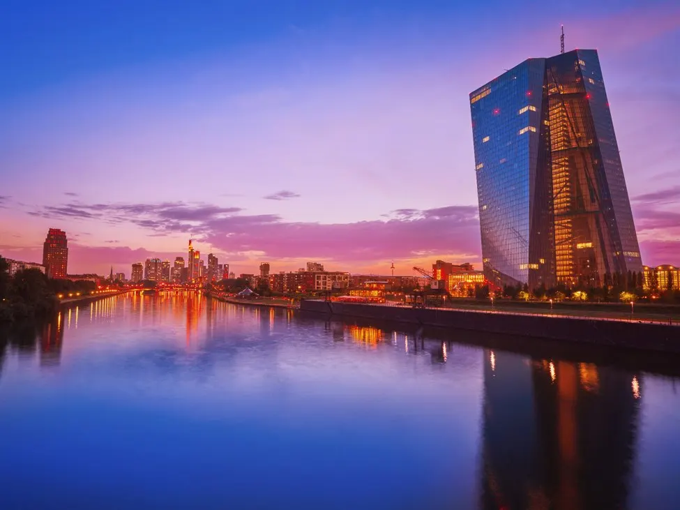 Khảo sát ECB: Kỳ vọng lạm phát giảm, kinh tế khởi sắc