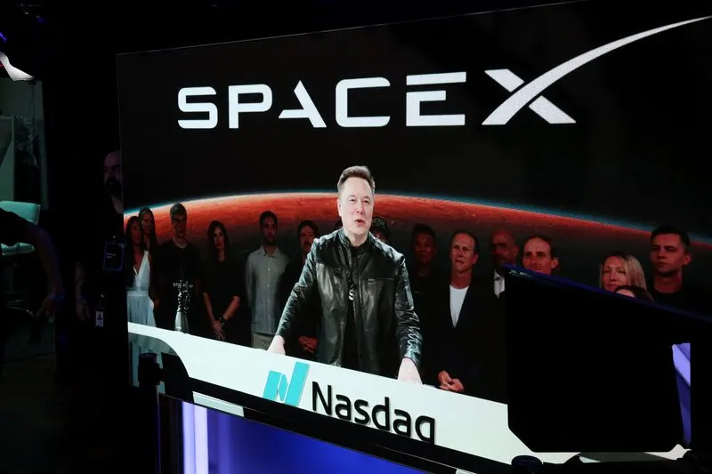 SpaceX vượt 2.000 tỷ USD khi lên sàn, bám đuổi Amazon