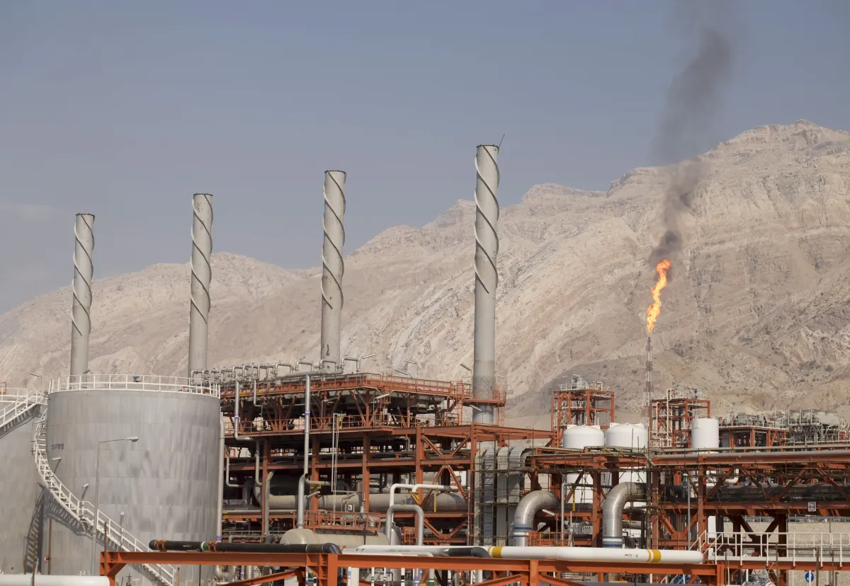 Chứng khoán Mỹ giảm, giá dầu tăng vọt do căng thẳng Mỹ-Iran