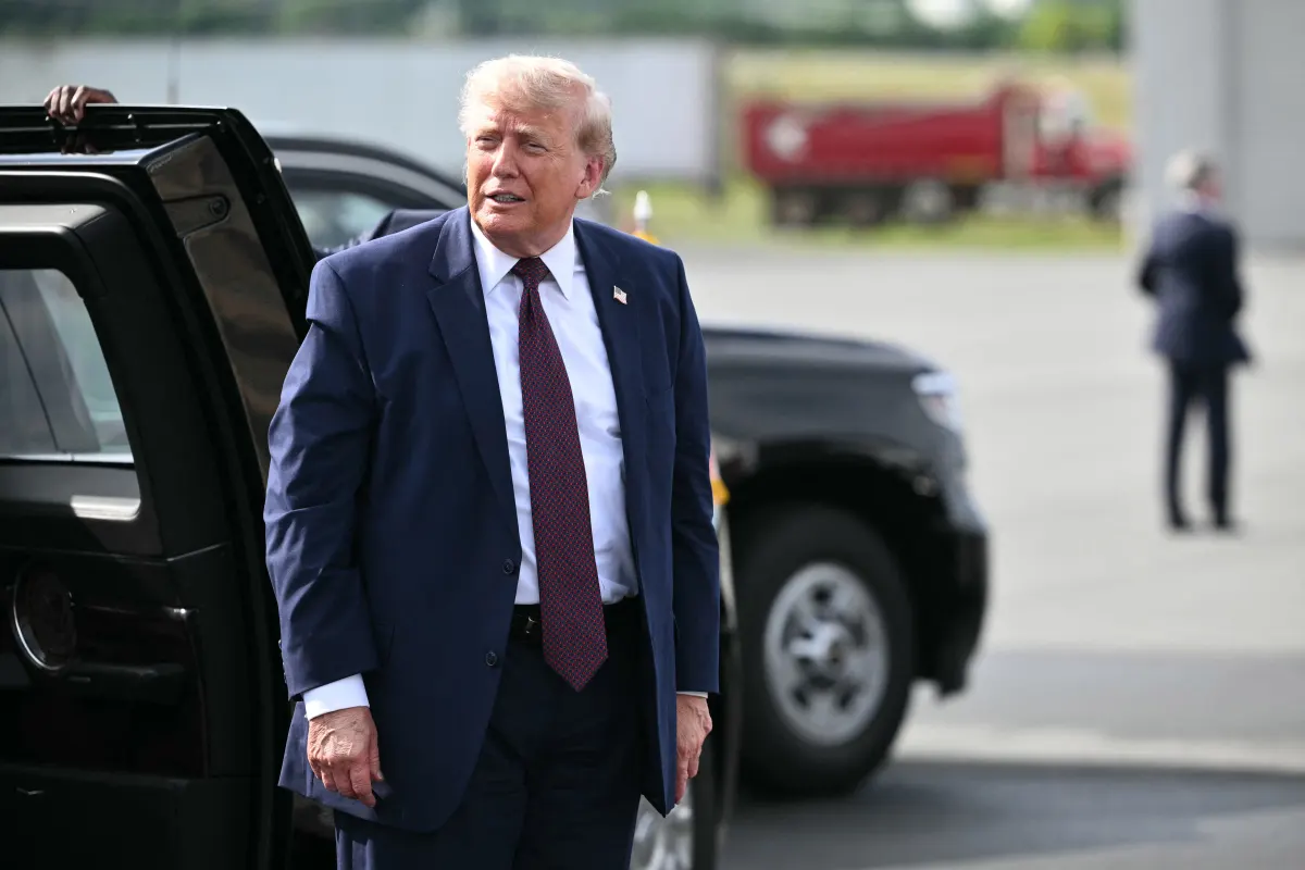 Giá xăng giảm chậm hơn dầu thô: Trump yêu cầu điều tra