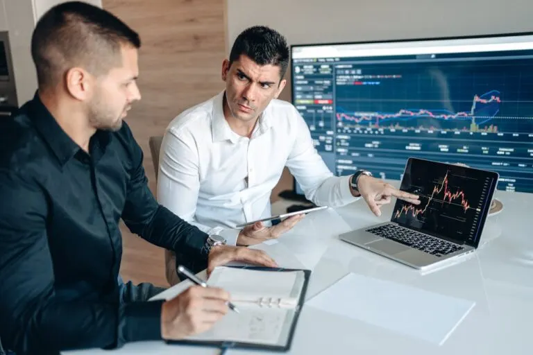 Có Nên Mua Cổ Phiếu Brookfield Corporation (BN) Lúc Này?