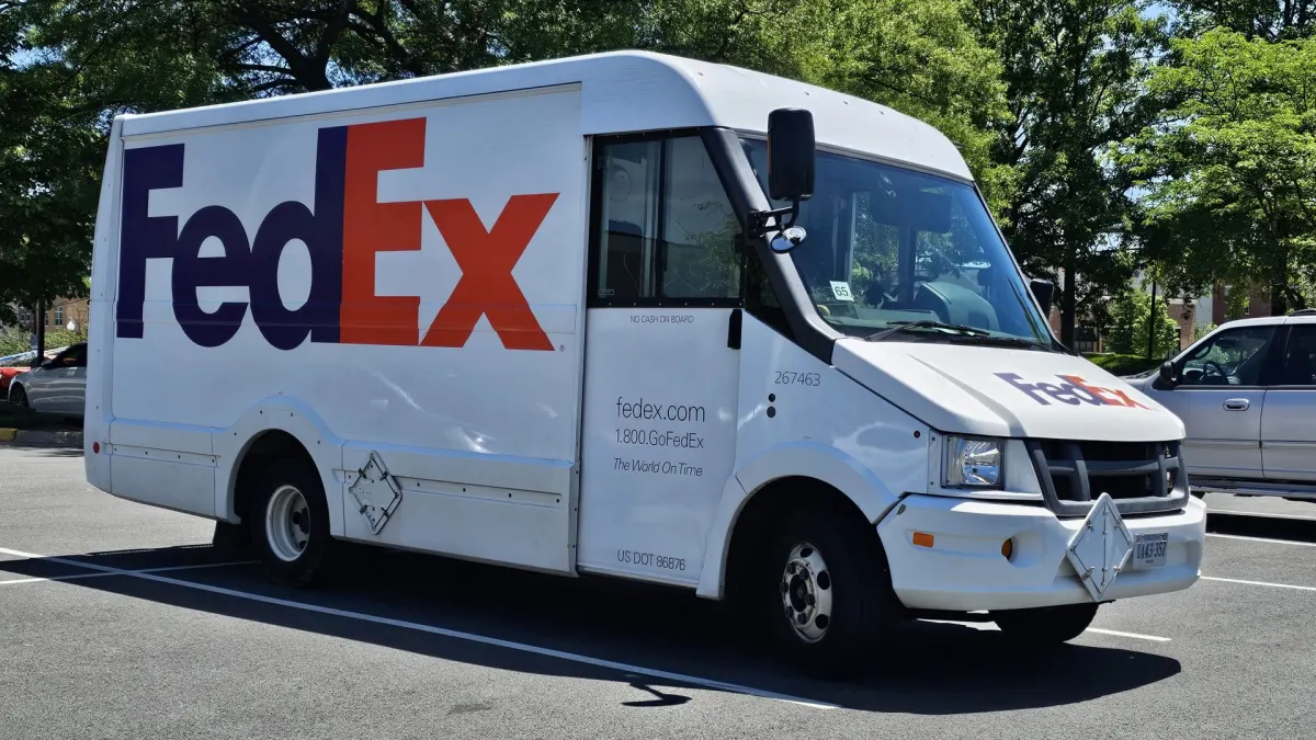 FedEx tăng phí giao hàng EU, mở rộng mã bưu chính
