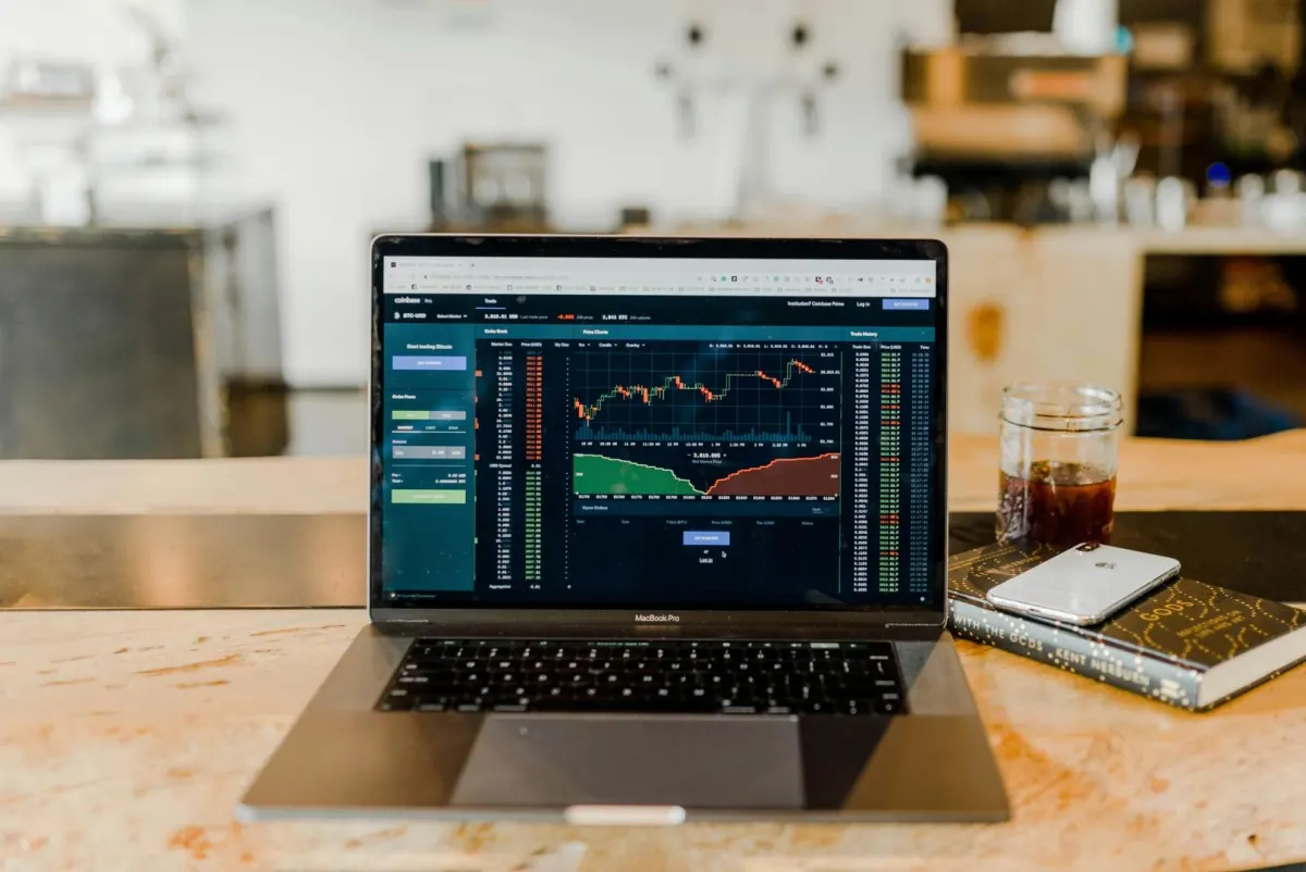 Thị trường crypto phòng thủ sau quyết định của Fed
