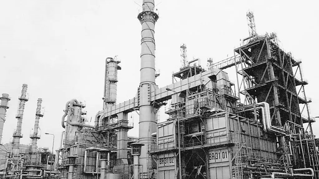 Nga nhờ Kazakhstan lọc dầu vì thiếu hụt nhiên liệu