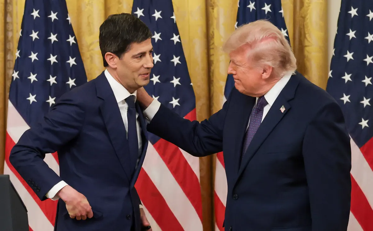 Trump tăng áp lực lên Warsh trước khi Fed có thể nâng lãi suất