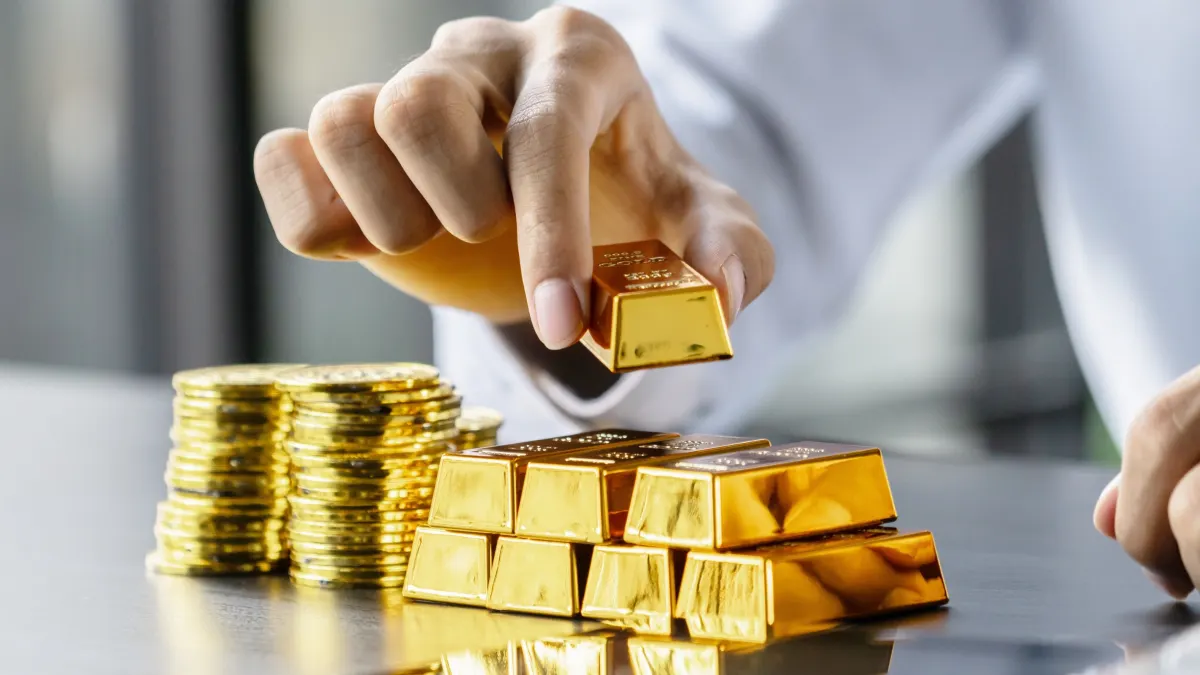 Gold IRA vs Gold ETF 2026: Khác biệt thuế 28% ít ai biết