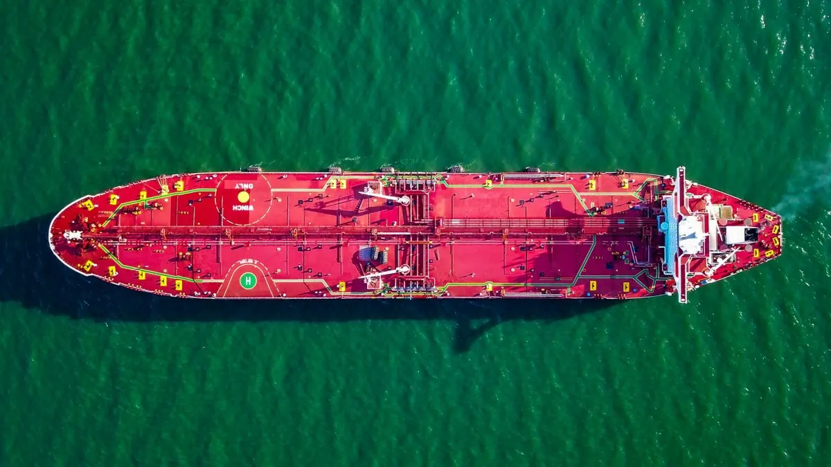 Iran: Hai tàu chở dầu quay lại vì cháy, không qua Hormuz