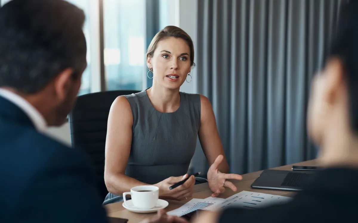 Lãi suất cao kéo dài: MetLife và Prudential hưởng lợi lớn