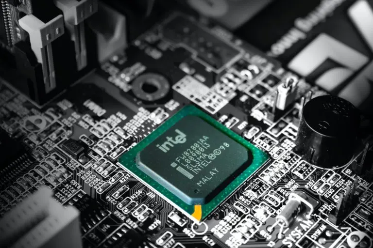Goldman Sachs định giá Intel 150 USD: Nên mua hay đợi?