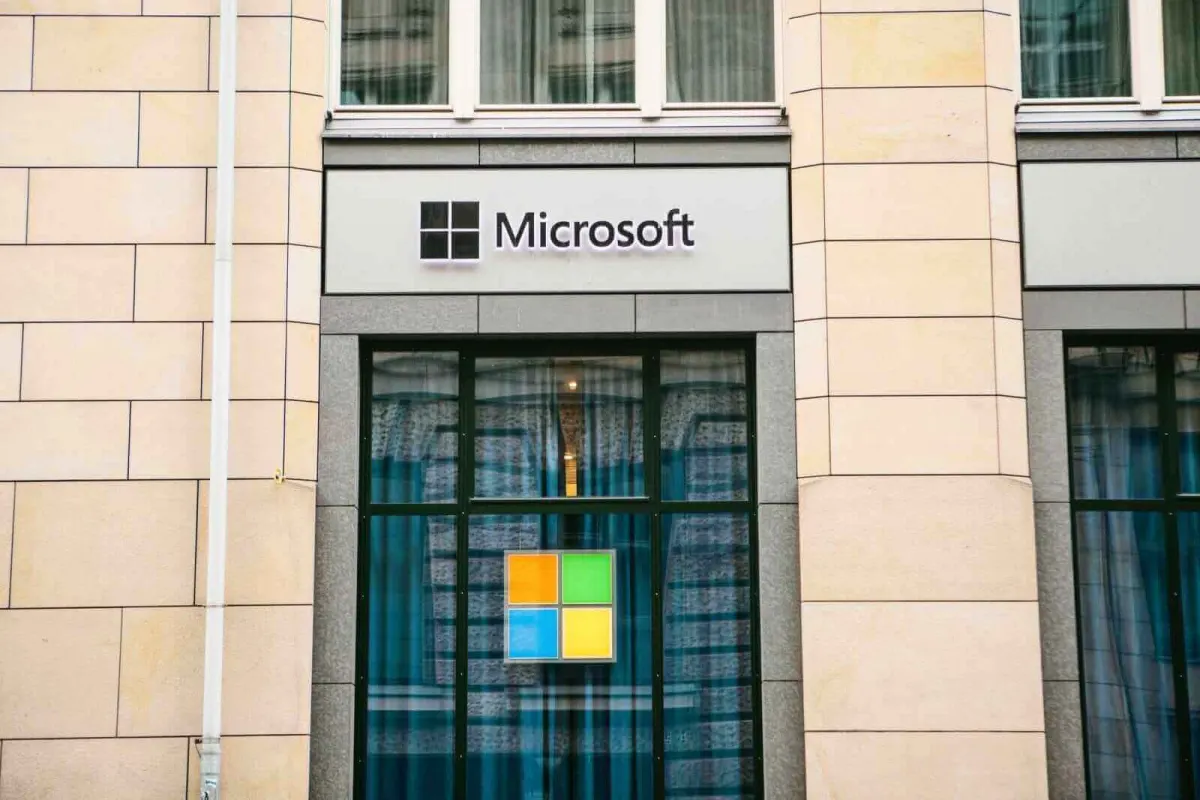 Microsoft chi 130 tỷ USD thuê data center: Cơ hội cho MSFT?