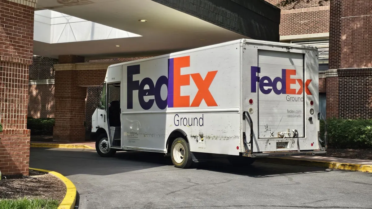 FedEx tăng trưởng mạnh nhờ dịch vụ giao nhận cao cấp