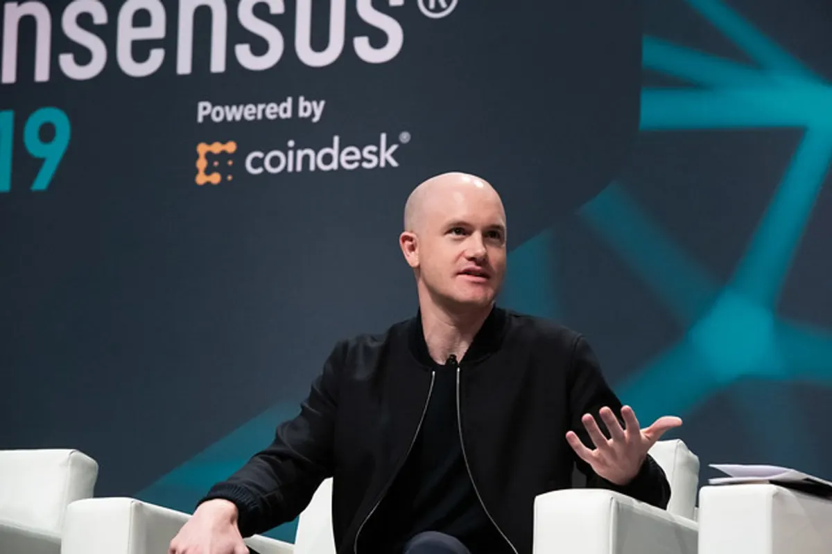 CEO Coinbase chỉ trích dự án crypto đổi hướng sang AI