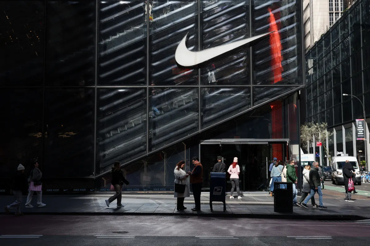 Cổ phiếu Nike lao dốc: Lý giải kết quả kinh doanh yếu kém