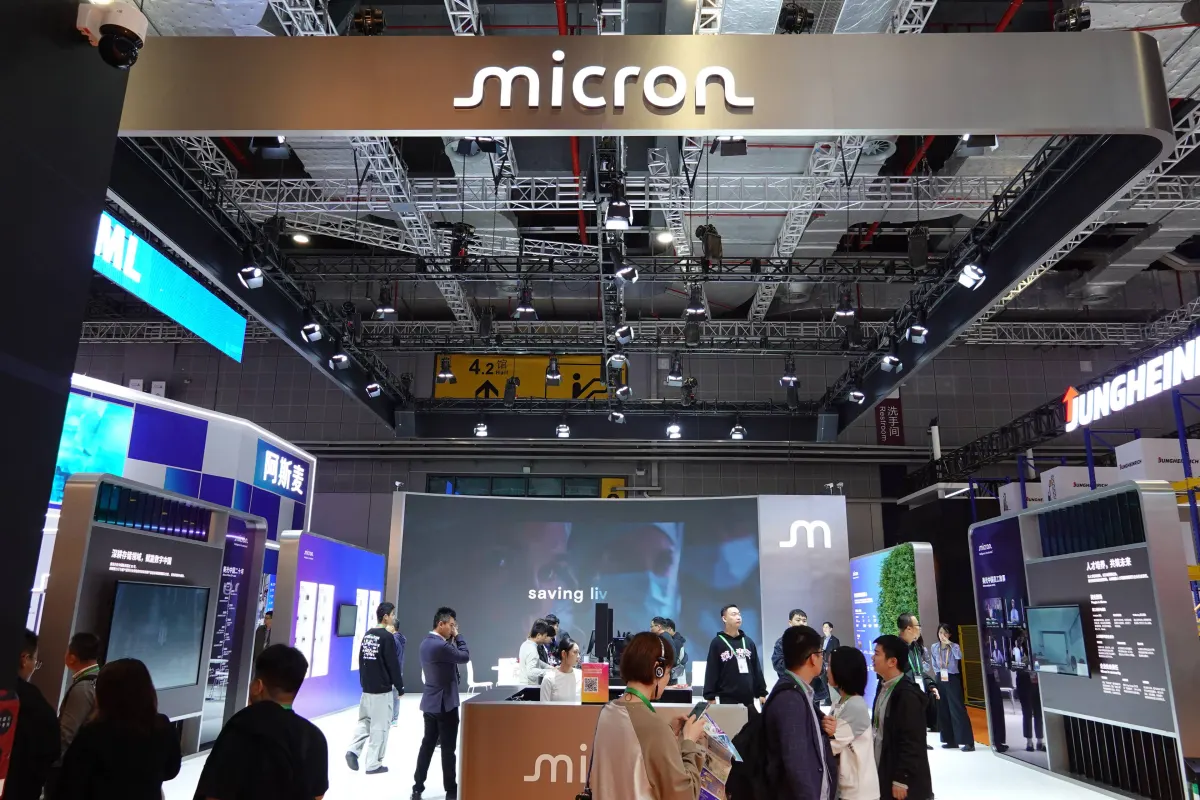 Micron khiến Phố Wall định nghĩa lại cổ phiếu AI