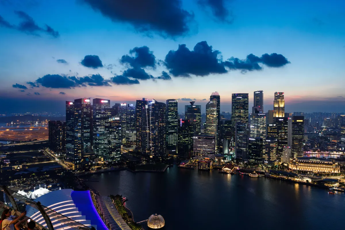 Singapore siết chính sách tiền tệ do giá dầu tăng