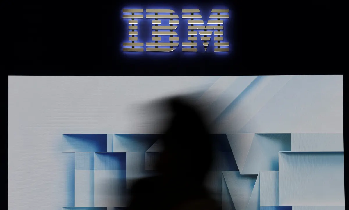 Cổ phiếu IBM sụt 20% sau cảnh báo lợi nhuận quý II