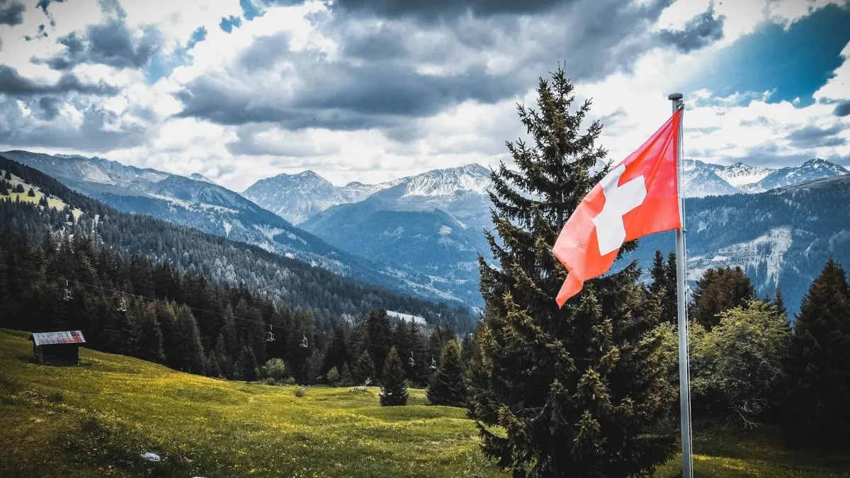 Swissquote cắt dự báo năm, thu nhập crypto sụt, cổ phiếu giảm