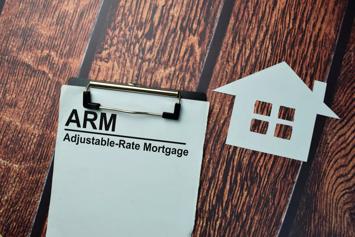 Vay thế chấp lãi suất điều chỉnh (ARM) là gì? Rủi ro và cơ hội